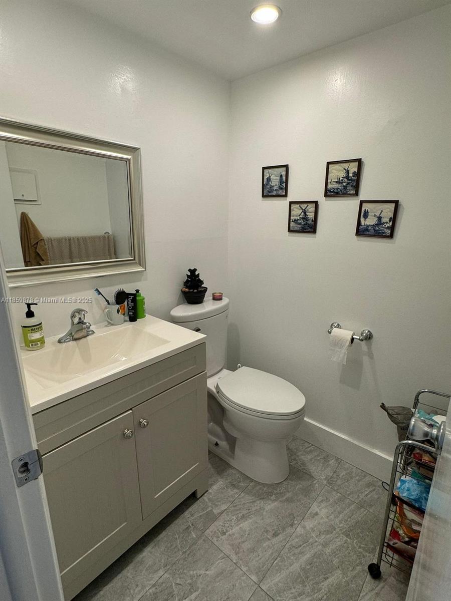 KINGS POINT BURGUNDY A THR - Residential Lease
