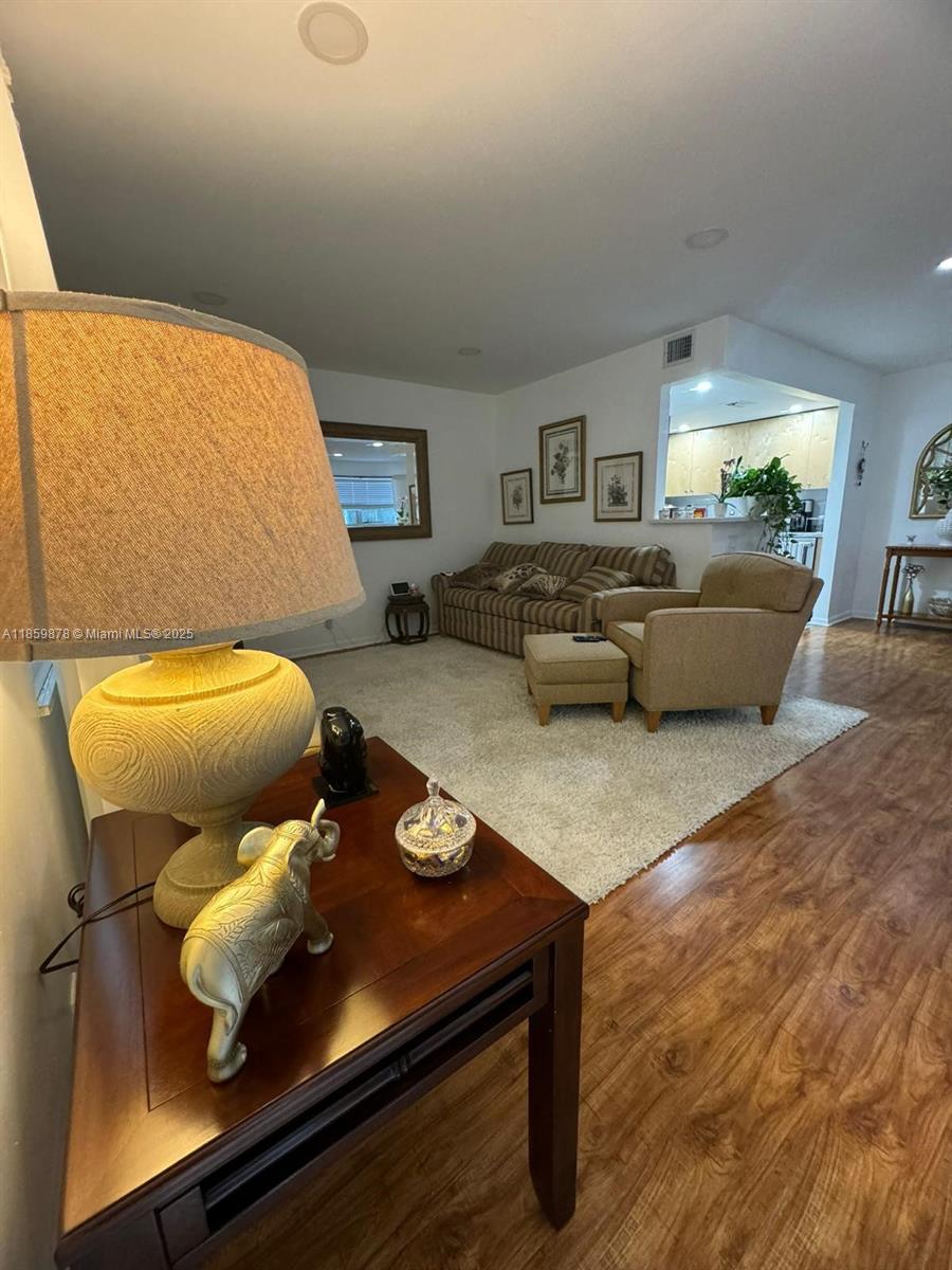 KINGS POINT BURGUNDY A THR - Residential Lease