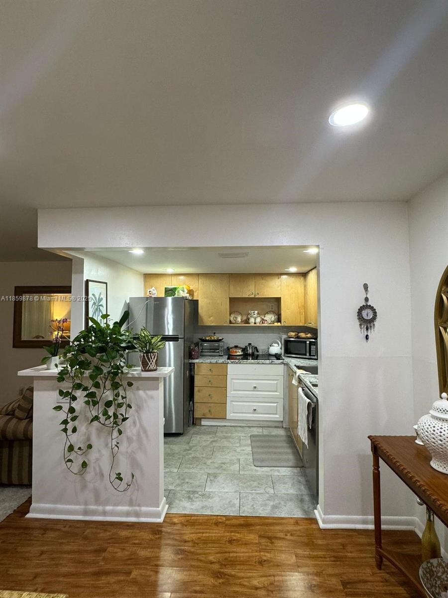 KINGS POINT BURGUNDY A THR - Residential Lease
