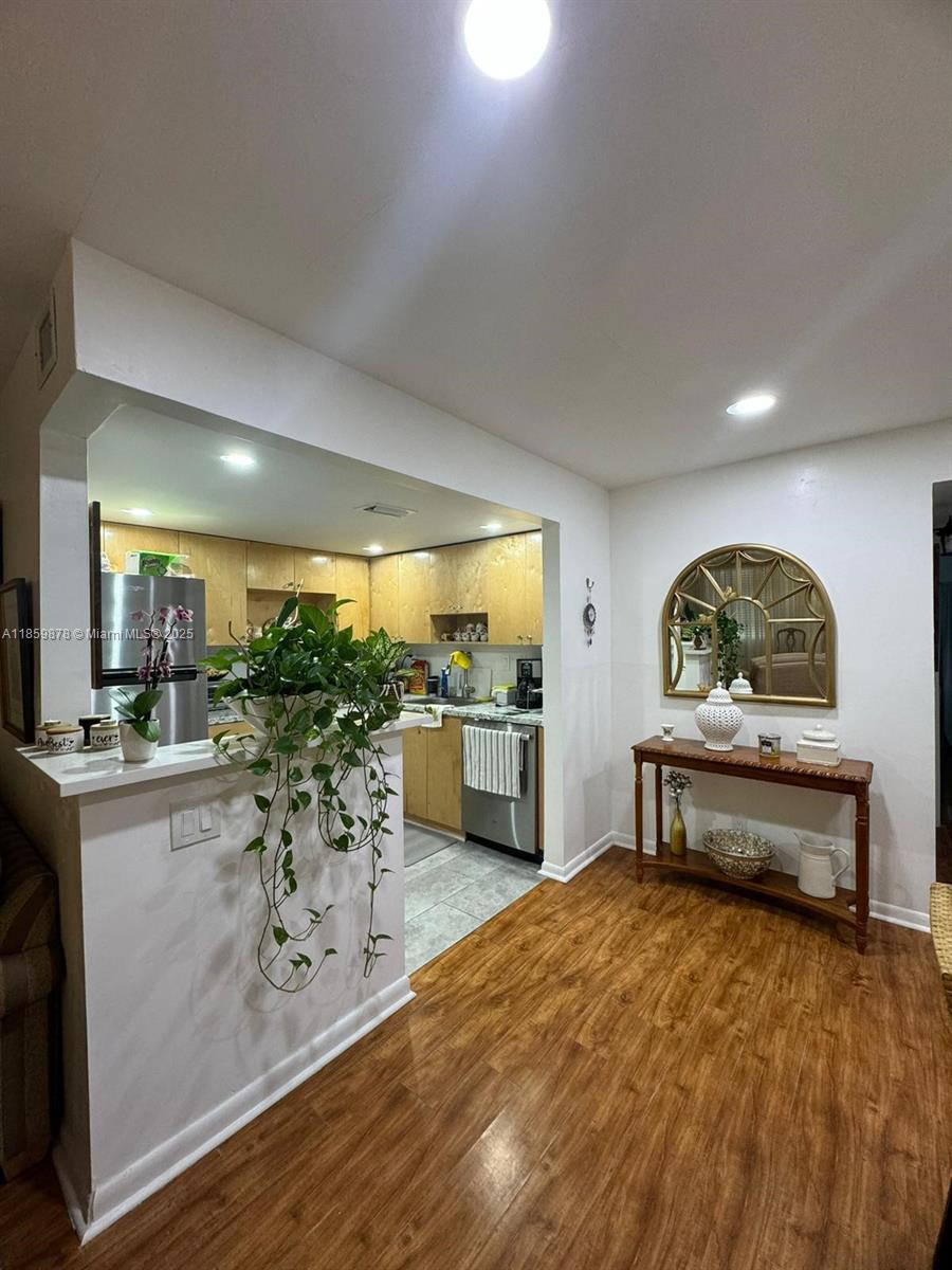 KINGS POINT BURGUNDY A THR - Residential Lease