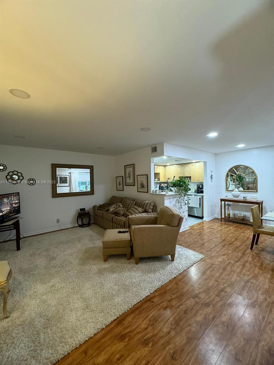 KINGS POINT BURGUNDY A THR - Residential Lease