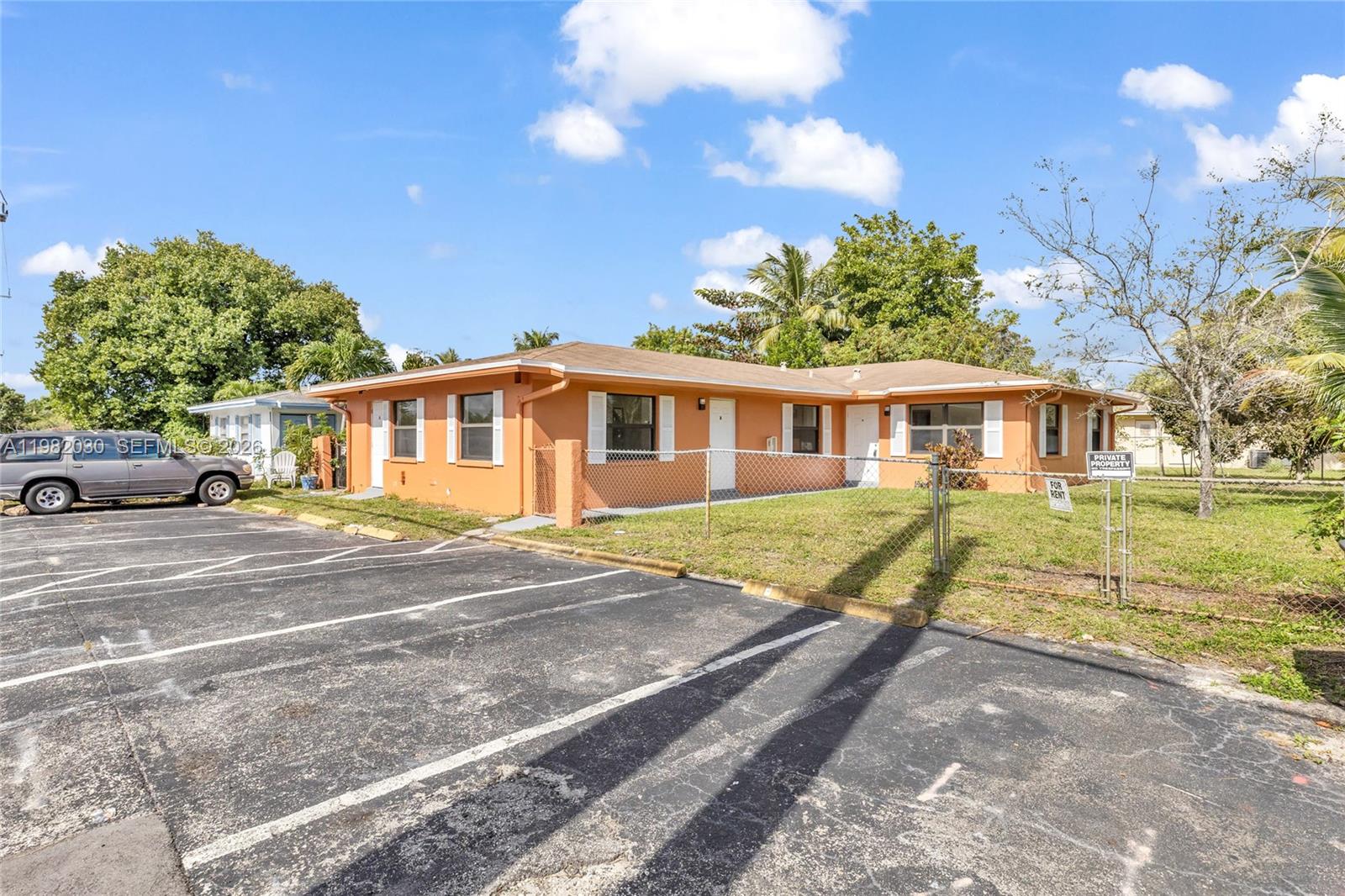 FT LAUDERDALE ESTATES - Residential Income