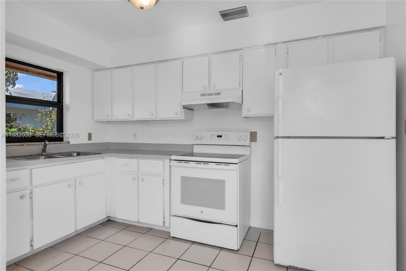 FT LAUDERDALE ESTATES - Residential Income