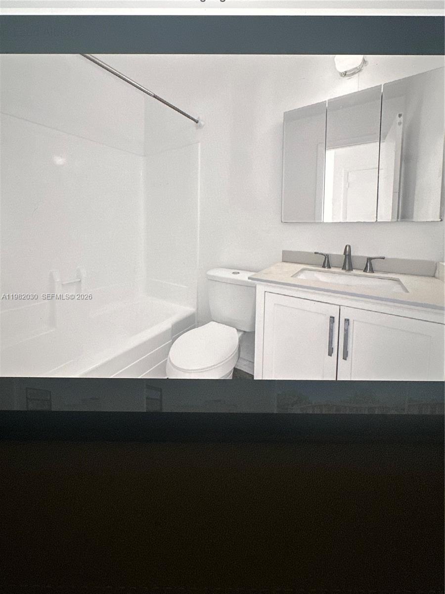 FT LAUDERDALE ESTATES - Residential Income