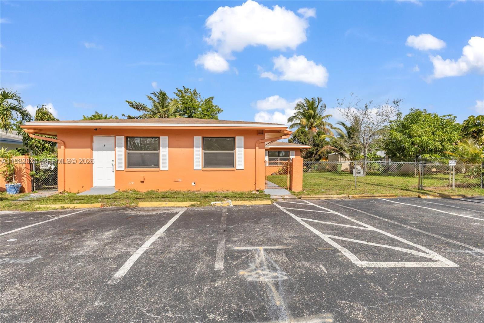 FT LAUDERDALE ESTATES - Residential Income