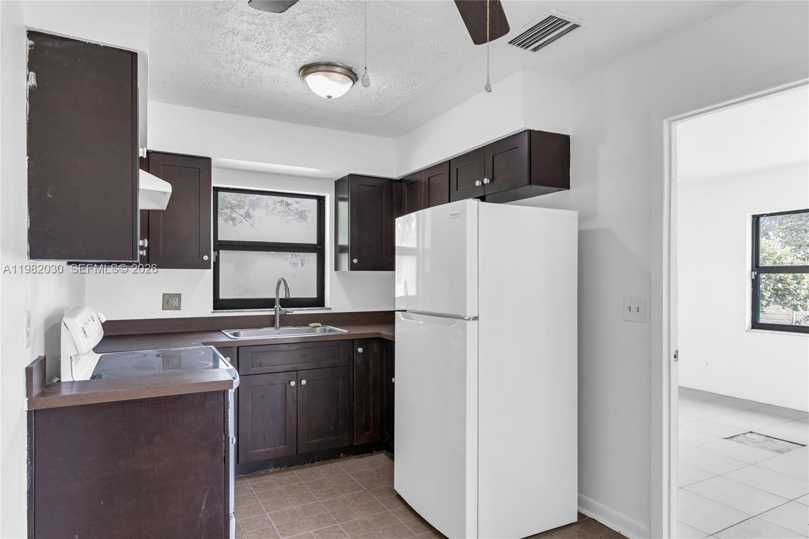 FT LAUDERDALE ESTATES - Residential Income