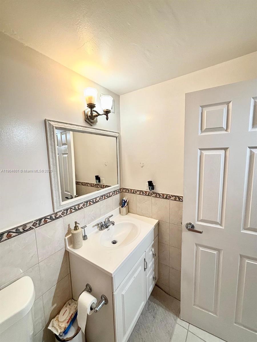 FOUR AMBASSADORS CONDO PH - Residential Lease