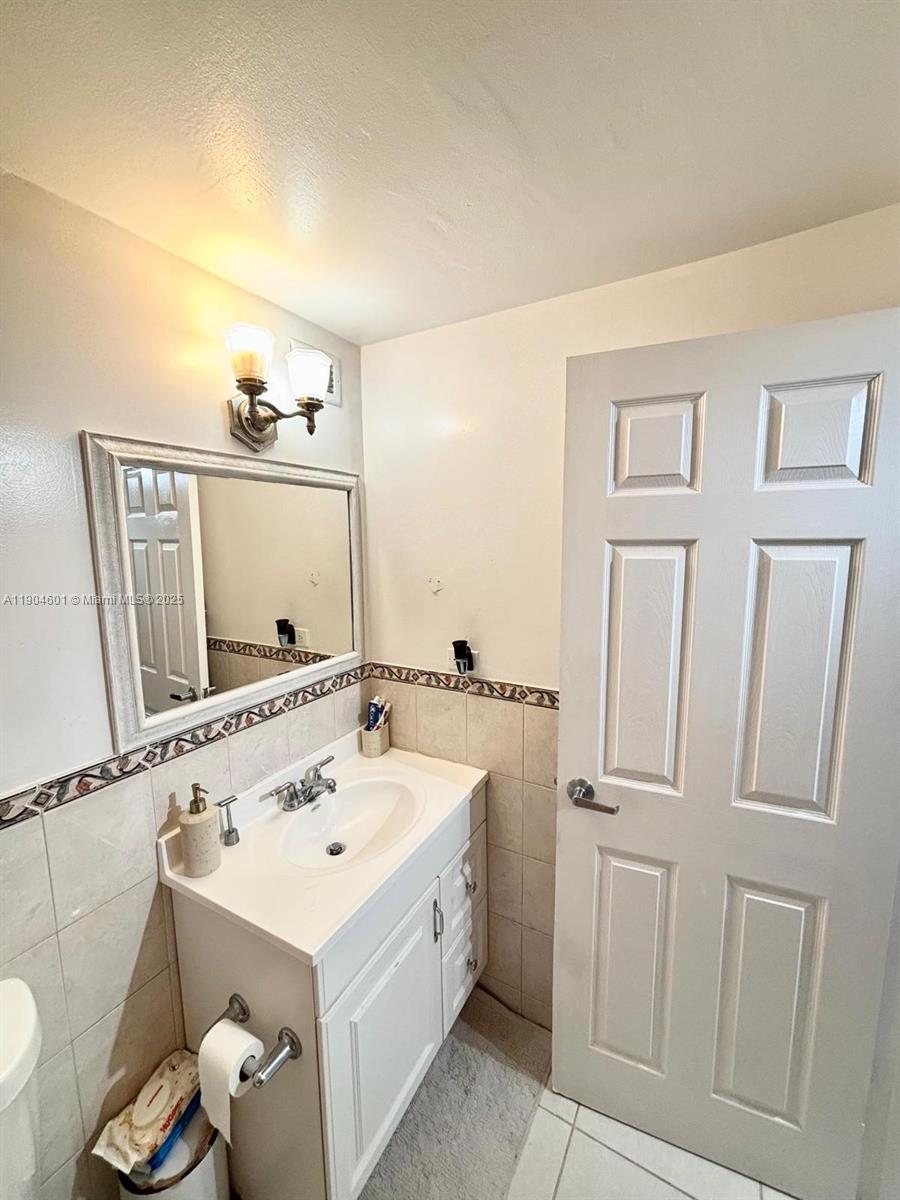 FOUR AMBASSADORS CONDO PH - Residential Lease