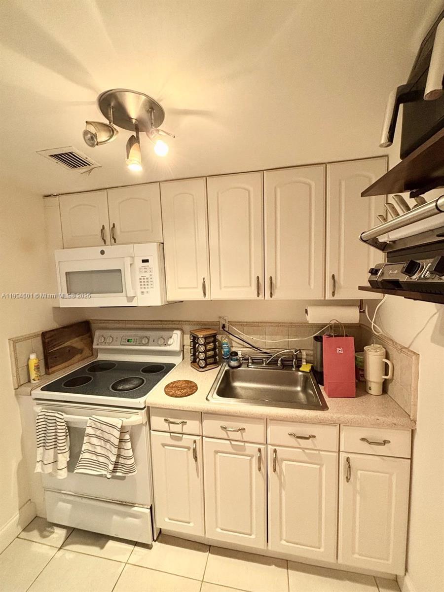 FOUR AMBASSADORS CONDO PH - Residential Lease