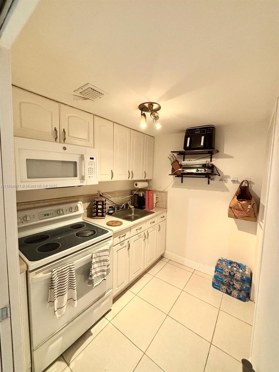 FOUR AMBASSADORS CONDO PH - Residential Lease