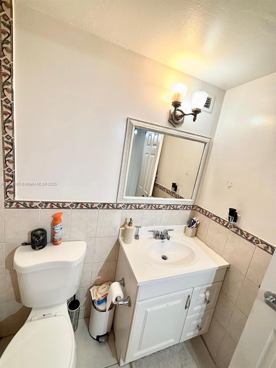 FOUR AMBASSADORS CONDO PH - Residential Lease