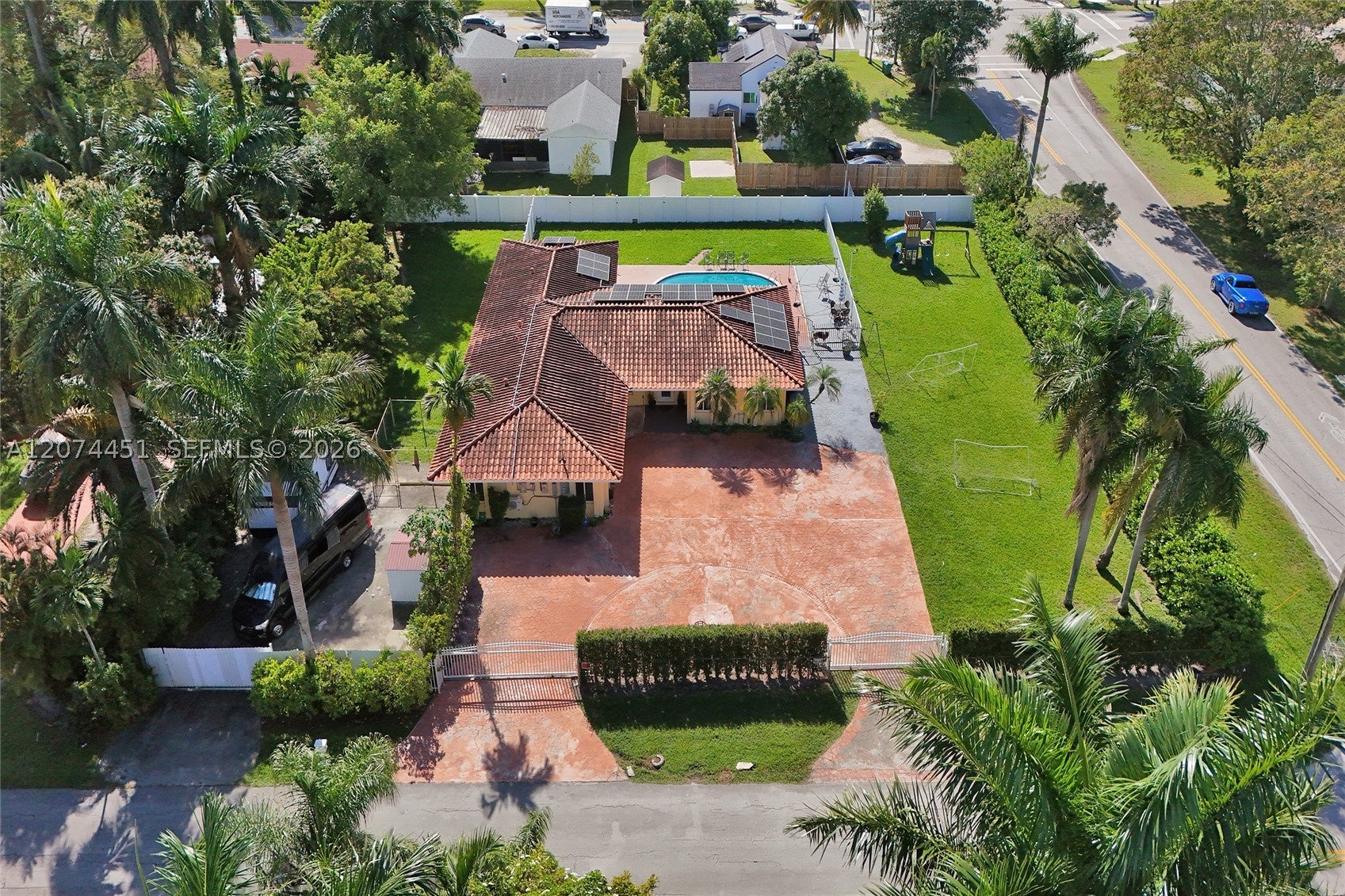 2 NE 160th St, Miami FL 33162