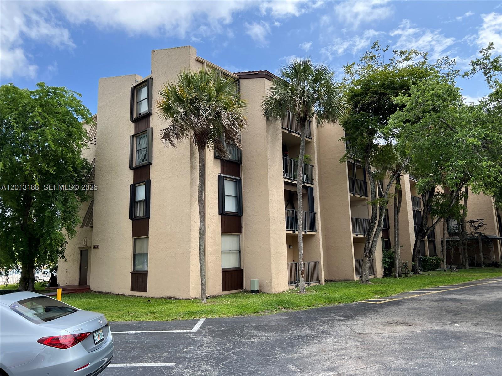 PROMENADE AT KENDALE LAKES - Residential