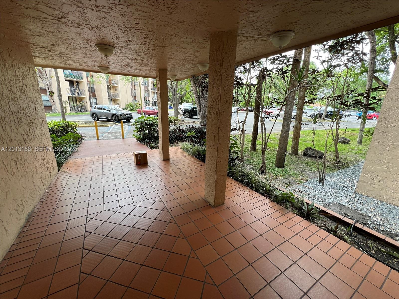PROMENADE AT KENDALE LAKES - Residential