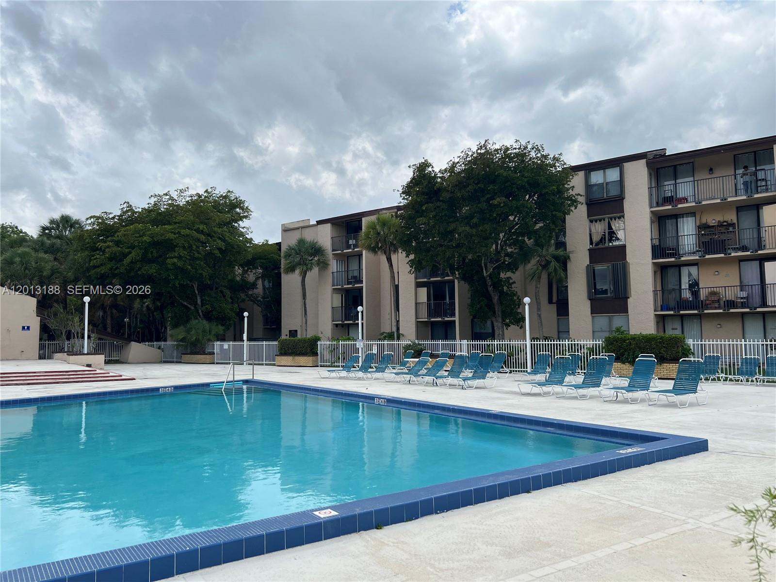 PROMENADE AT KENDALE LAKES - Residential