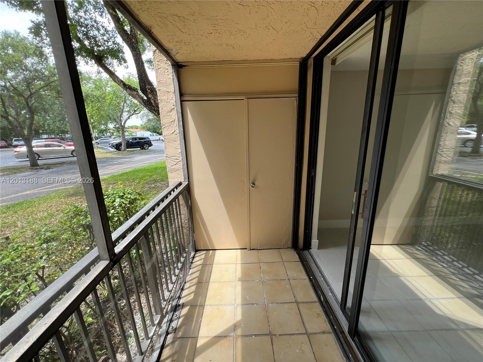 PROMENADE AT KENDALE LAKES - Residential