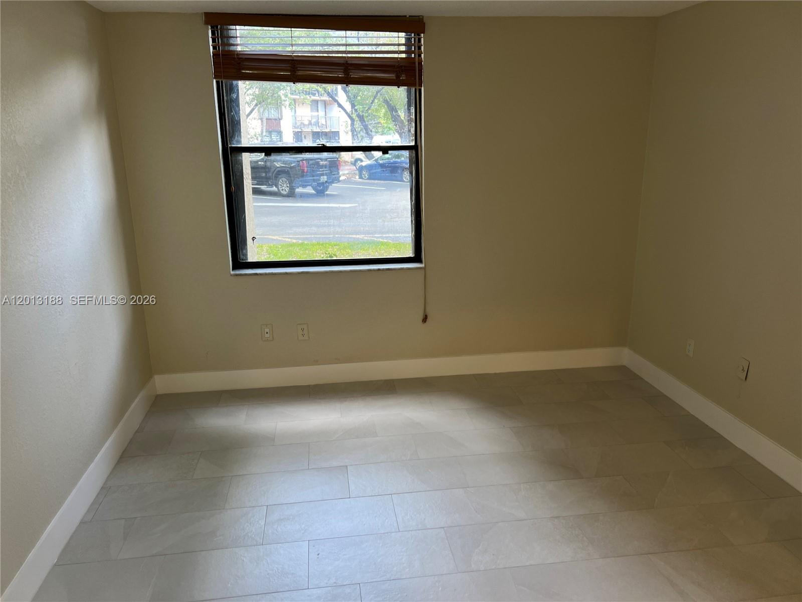 PROMENADE AT KENDALE LAKES - Residential
