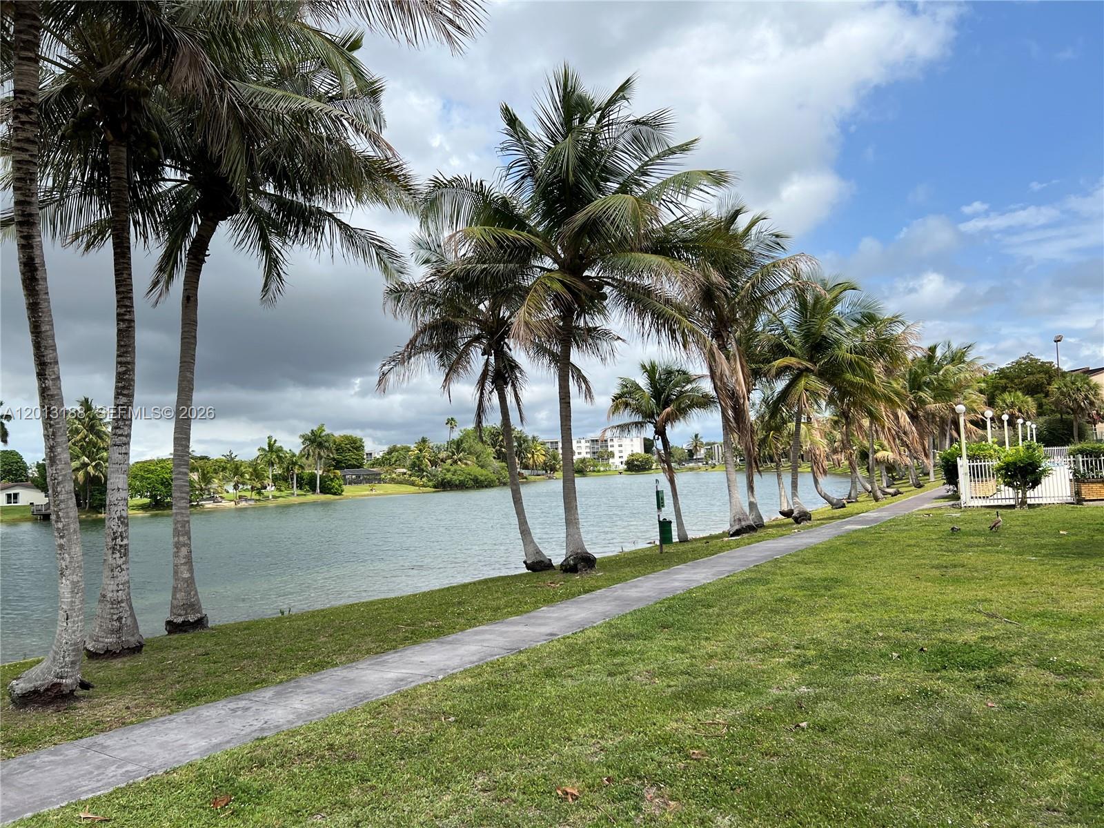 PROMENADE AT KENDALE LAKES - Residential
