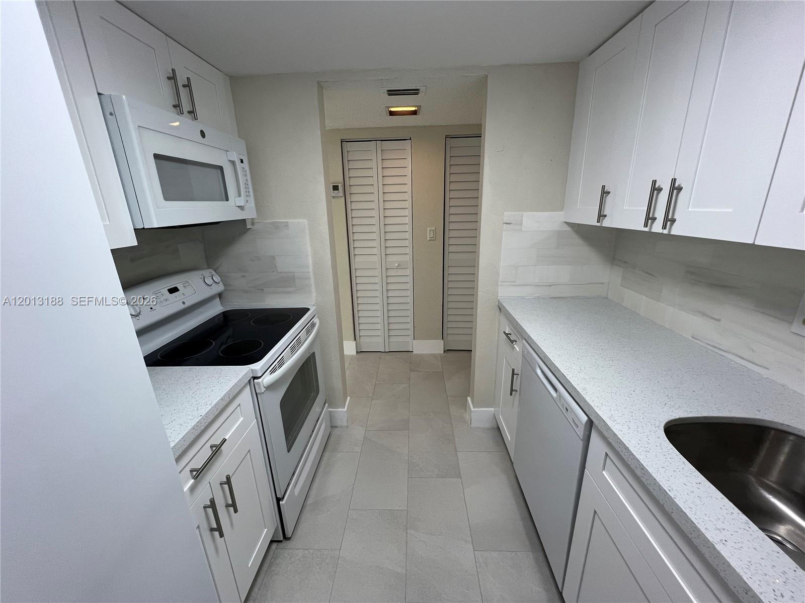 PROMENADE AT KENDALE LAKES - Residential