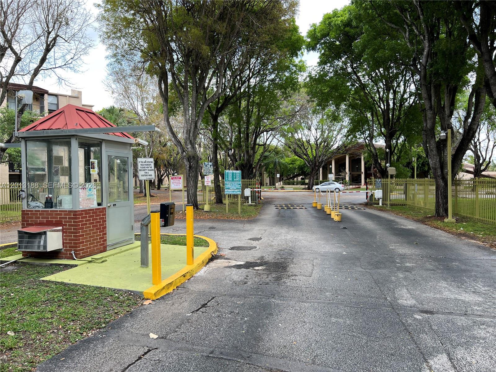 PROMENADE AT KENDALE LAKES - Residential