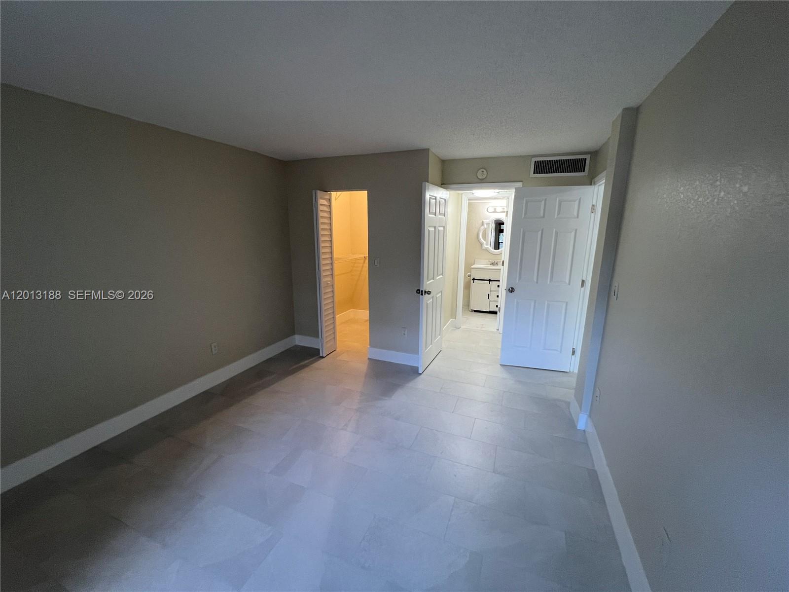 PROMENADE AT KENDALE LAKES - Residential