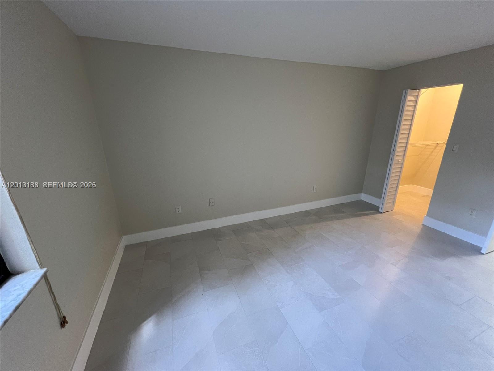 PROMENADE AT KENDALE LAKES - Residential