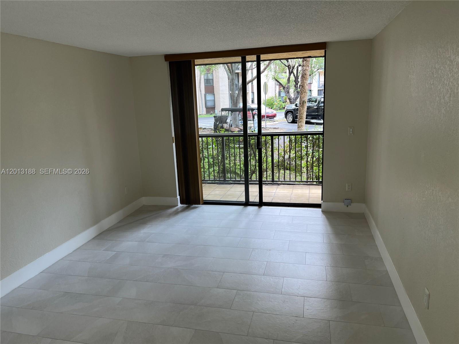 PROMENADE AT KENDALE LAKES - Residential