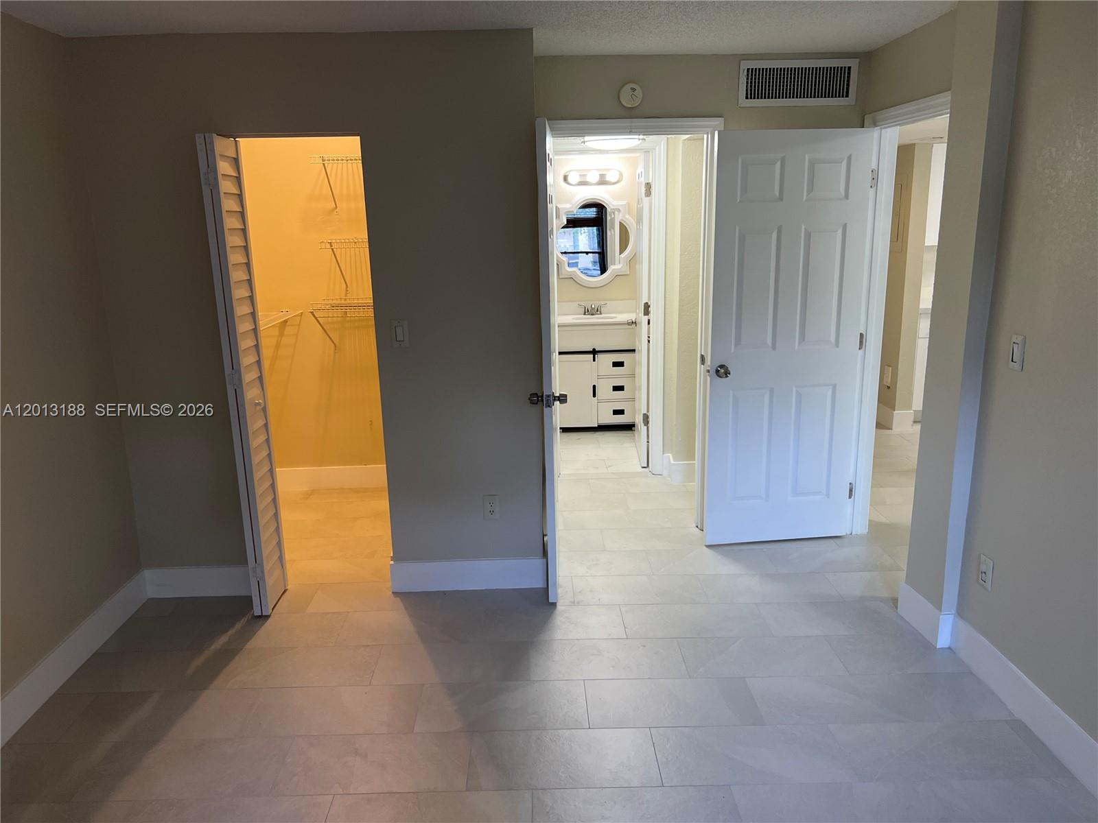 PROMENADE AT KENDALE LAKES - Residential