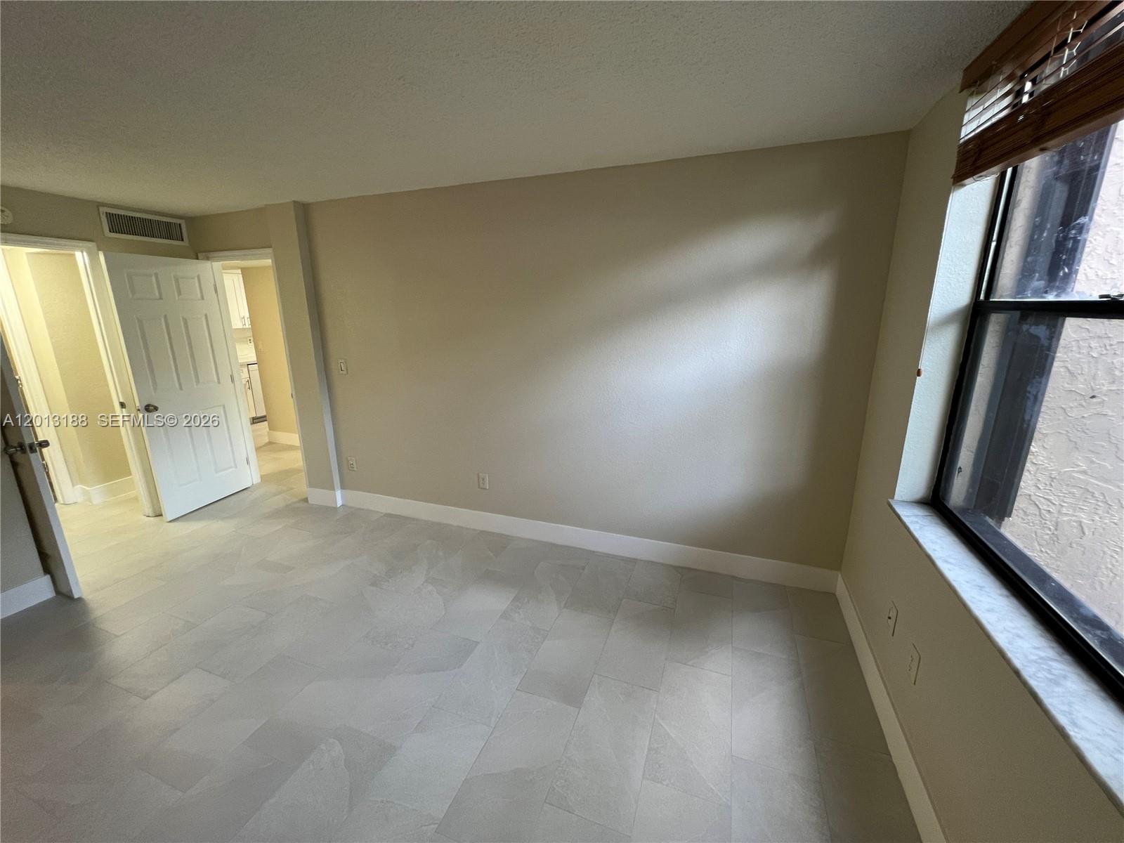 PROMENADE AT KENDALE LAKES - Residential