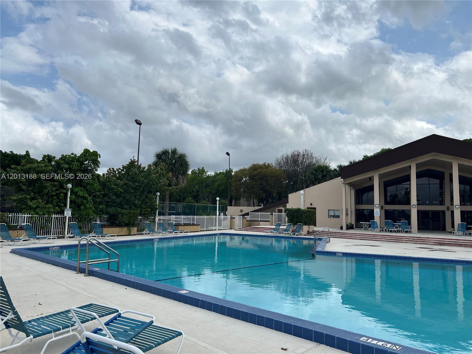 PROMENADE AT KENDALE LAKES - Residential