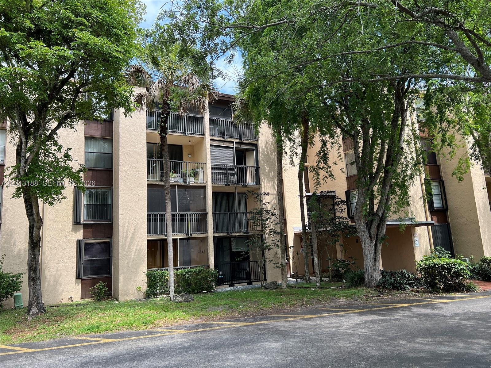 PROMENADE AT KENDALE LAKES - Residential