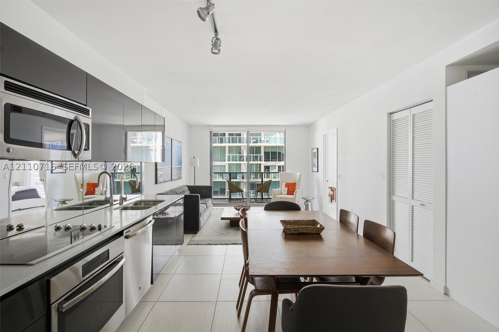 31 SE 6th St 2504