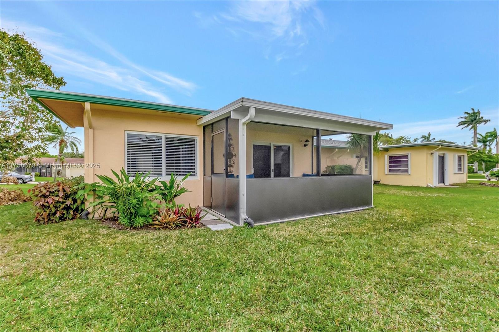 DELRAY VILLAS 2 - Residential