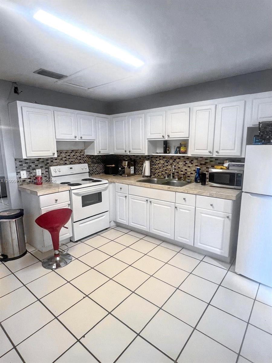 SELBERG PROPERTIES K/A AS - Residential Lease