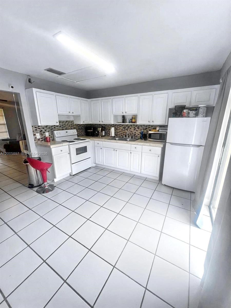 SELBERG PROPERTIES K/A AS - Residential Lease