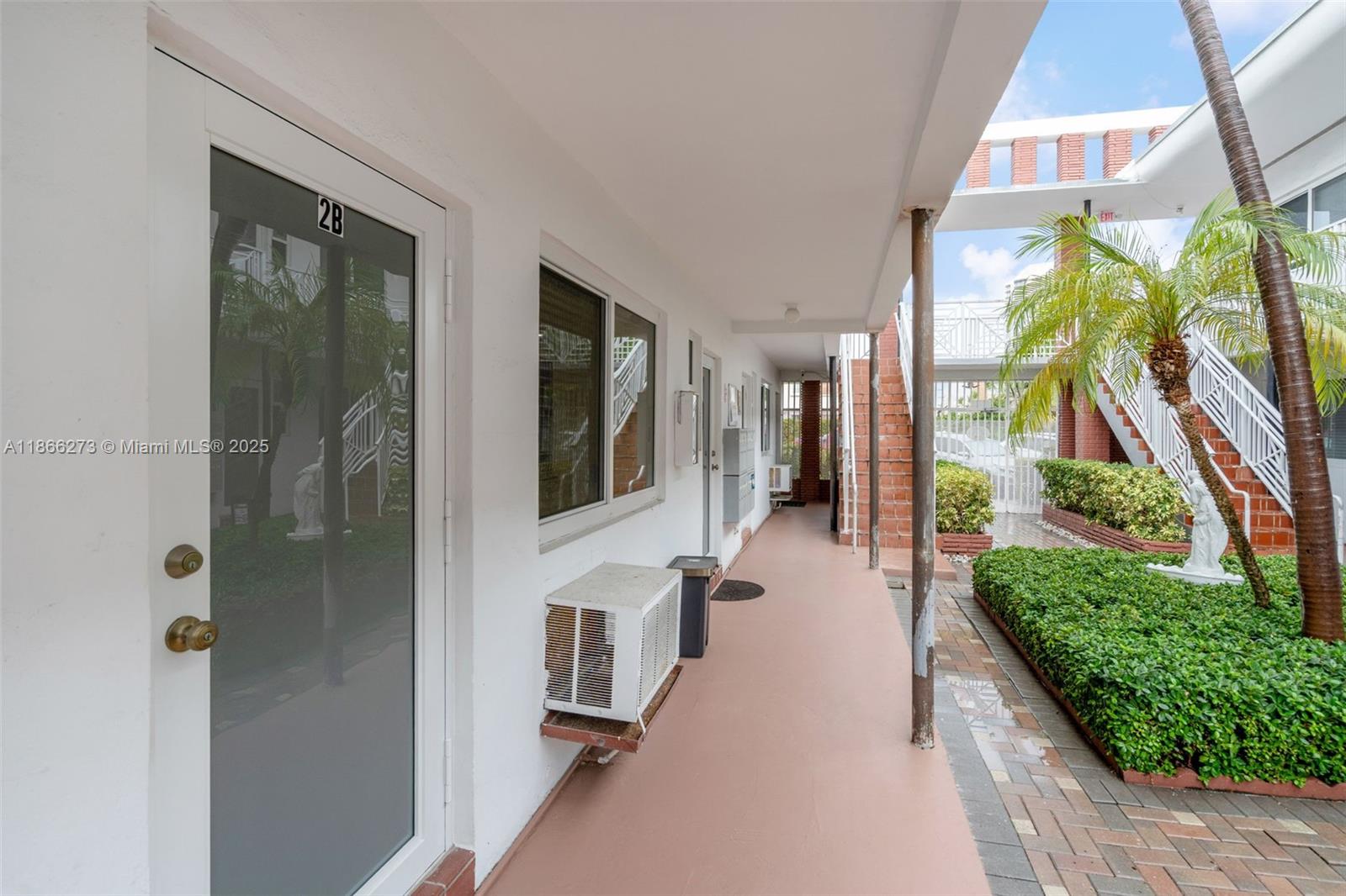 BEAUTIFUL APARTMENT WITH GRANITE COUNTER TOP , HIGH HAT LIGHING, CEILING FANS , TILED THROUGHOUT SHOW/ TUB SHOWER SPACIOUS 1 BED AND 1 BATH , PERFECT OPPORTUNITY FOR INVESTORS AT JUST 2 BLOCKS FOR THE AMAZING BEACH OF MIAMI BEACH WITH LOW ASSOCIATION .
NOT PETS ALLOW PER ASSOCIATION