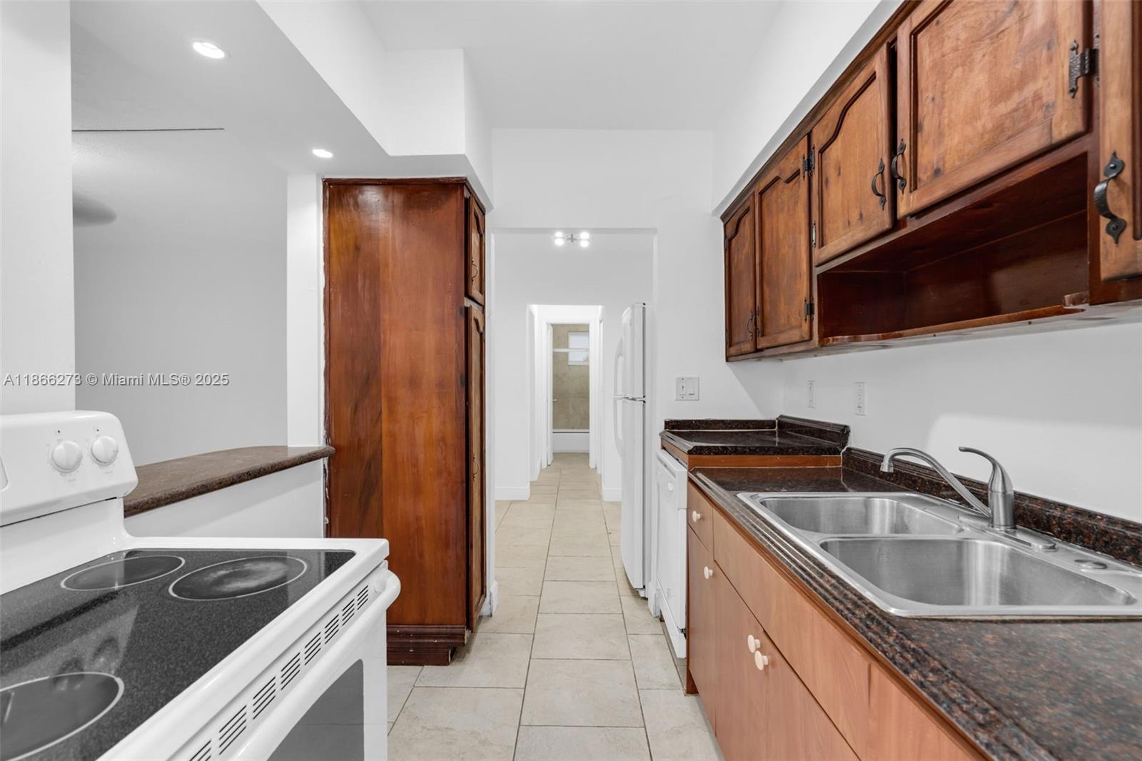 MOONGLOW CONDO - Residential