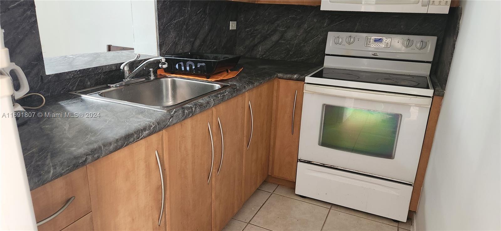 SERENITY ON THE RIVER CON - Residential Lease