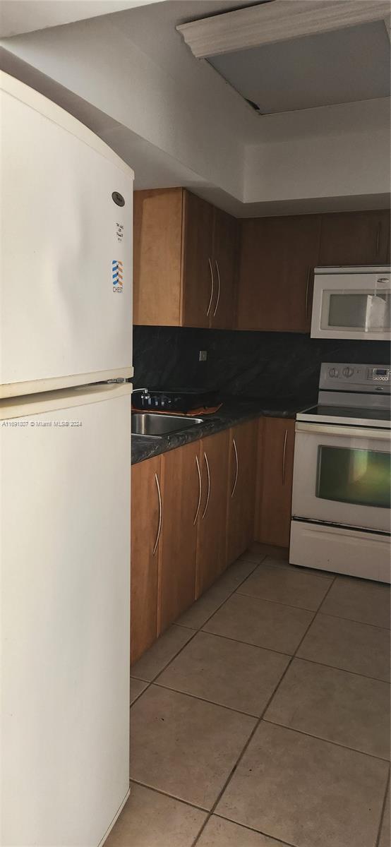 SERENITY ON THE RIVER CON - Residential Lease