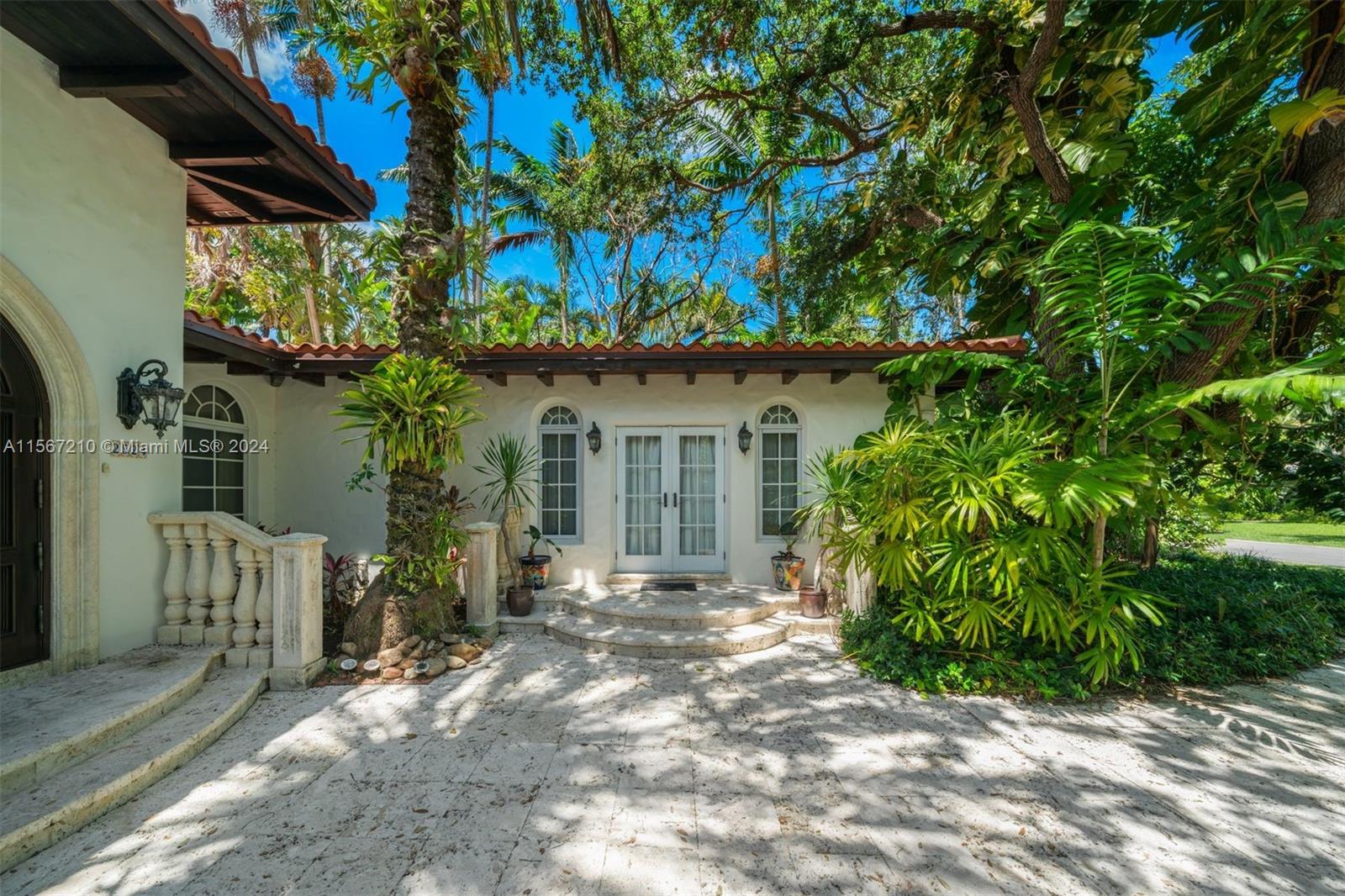 SUNSET ISLANDS-ISLAND NO - Residential