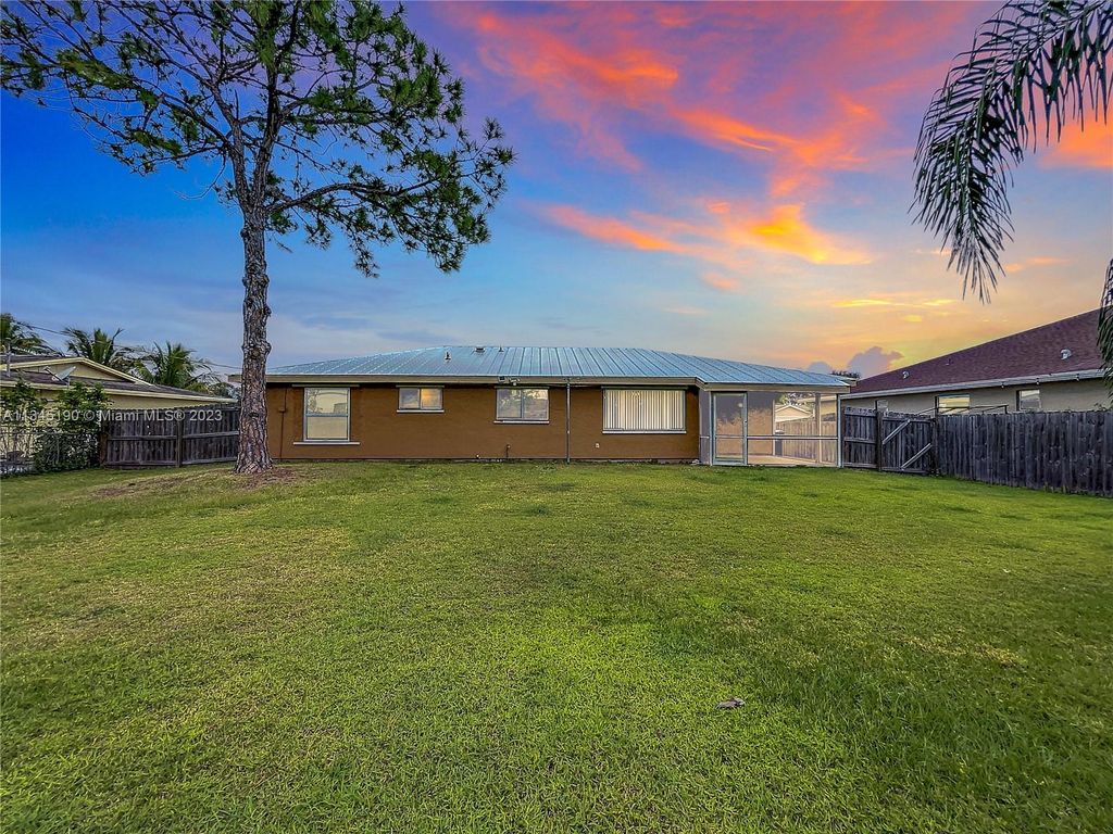 Photo of 568 SE Chapman Ave, Port Saint Lucie, FL 34984 (MLS # A11345190)