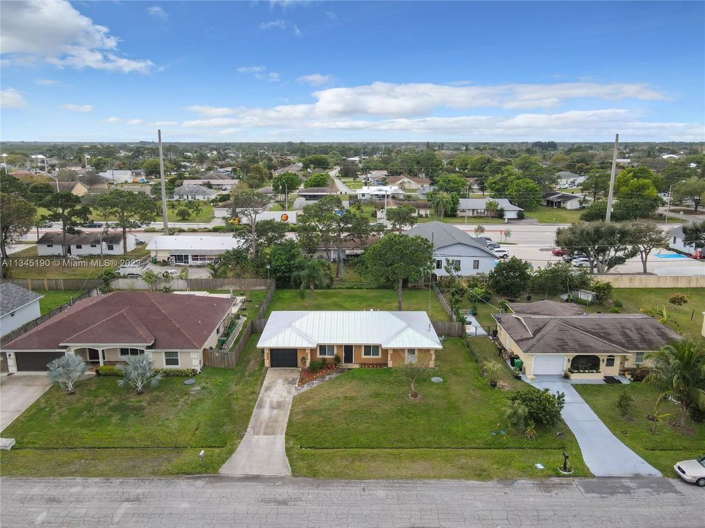 Photo of 568 SE Chapman Ave, Port Saint Lucie, FL 34984 (MLS # A11345190)