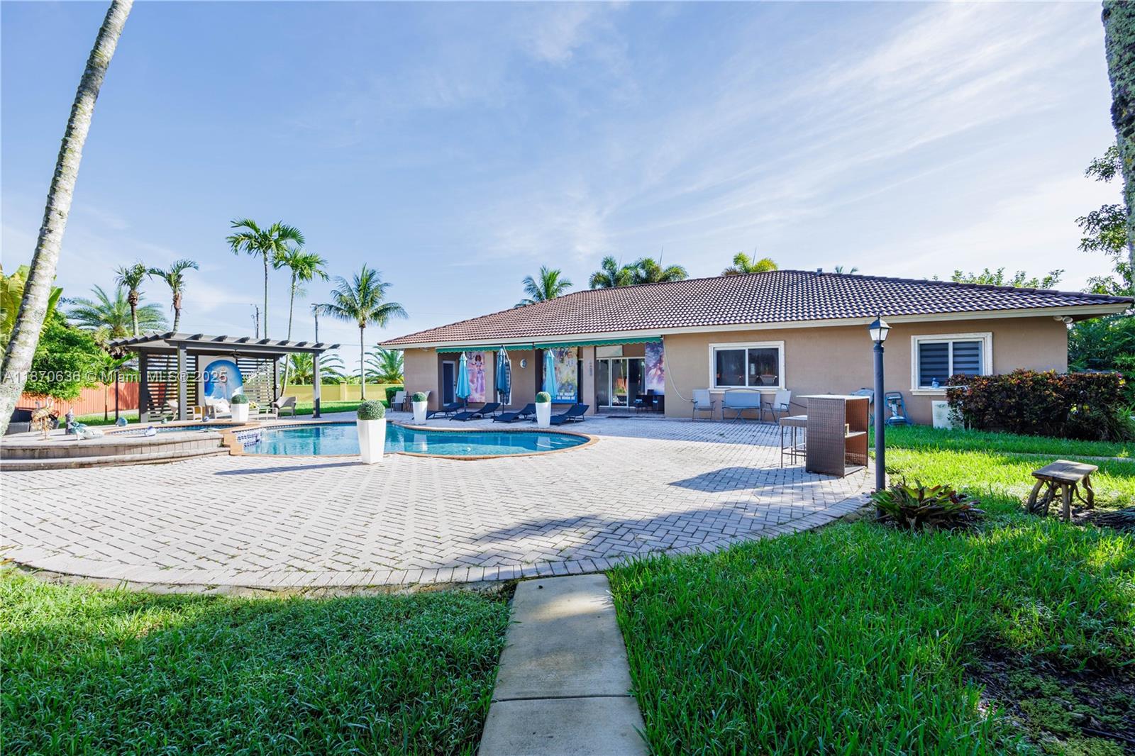 BISCADO ESTS SEC 1 - Residential