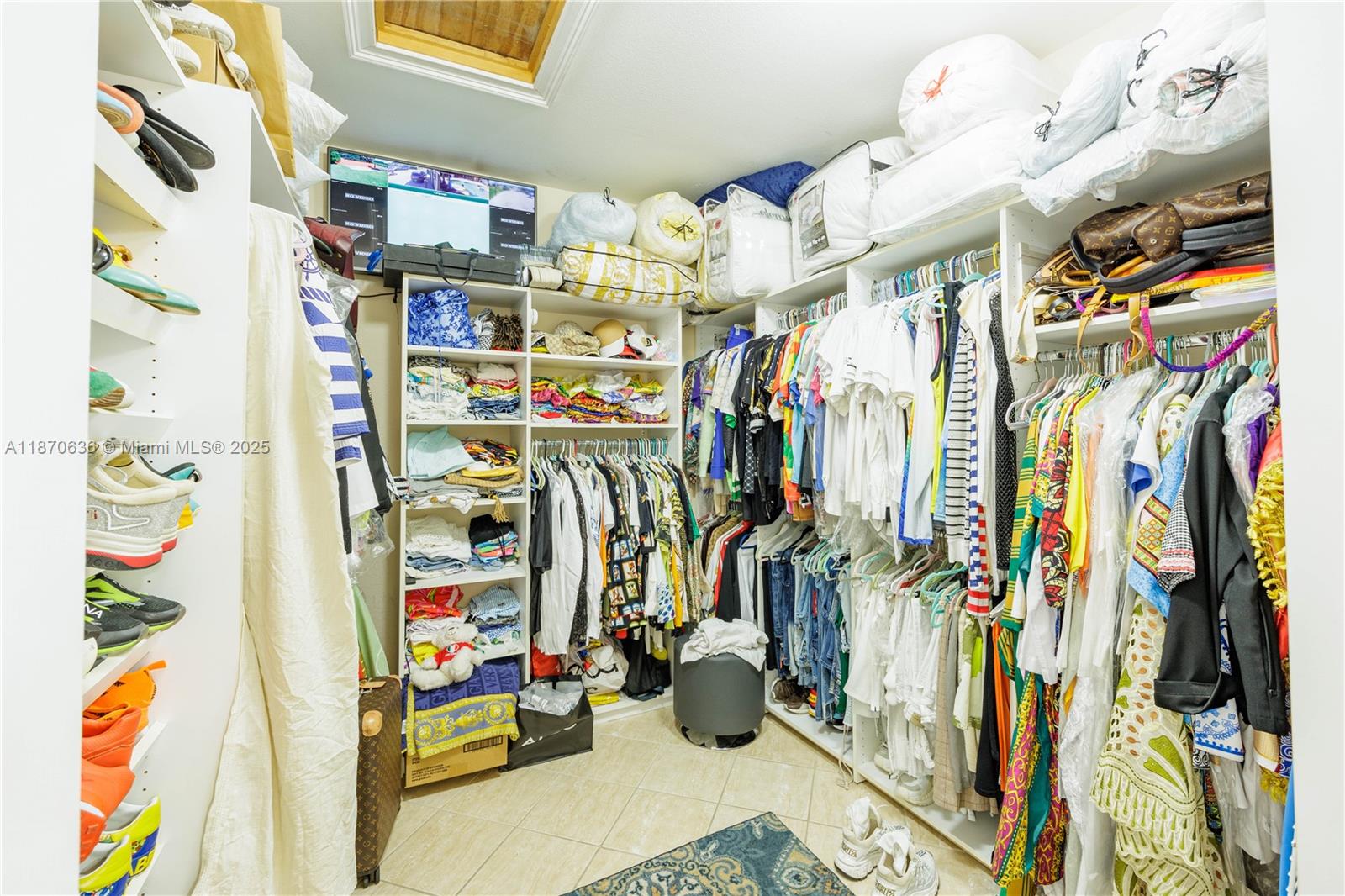 BISCADO ESTS SEC 1 - Residential