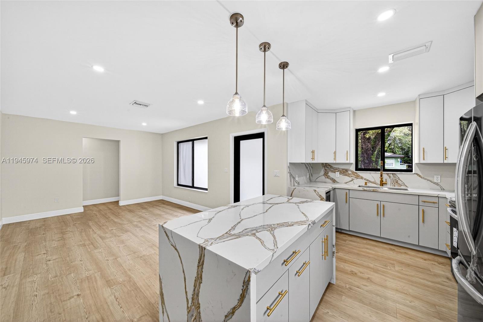 SOUTH BAY ESTATES - Residential