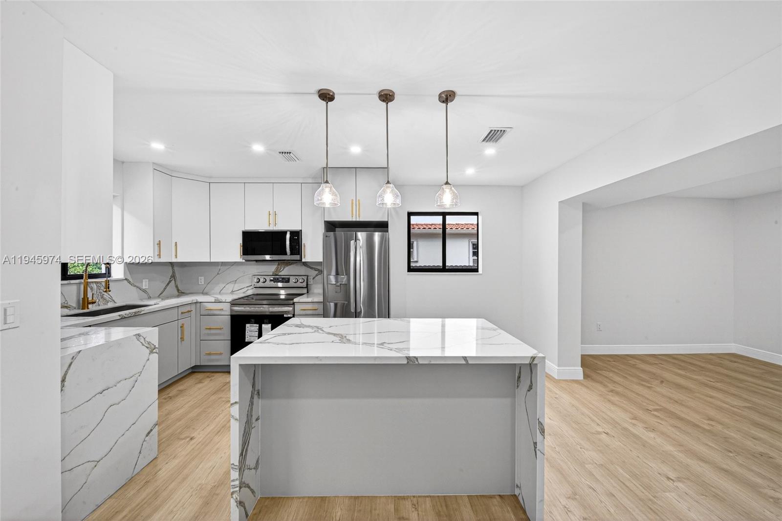 SOUTH BAY ESTATES - Residential