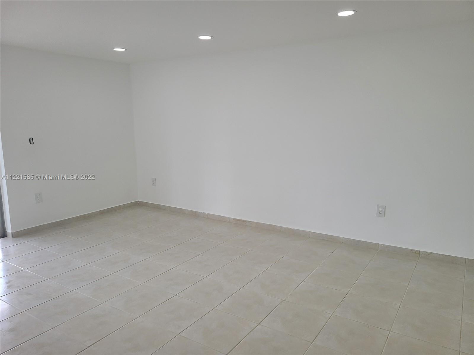 PALM-EAST GARDENS CONDO - Residential