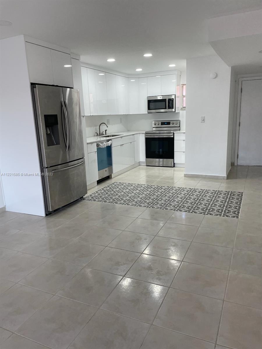 PALM-EAST GARDENS CONDO - Residential