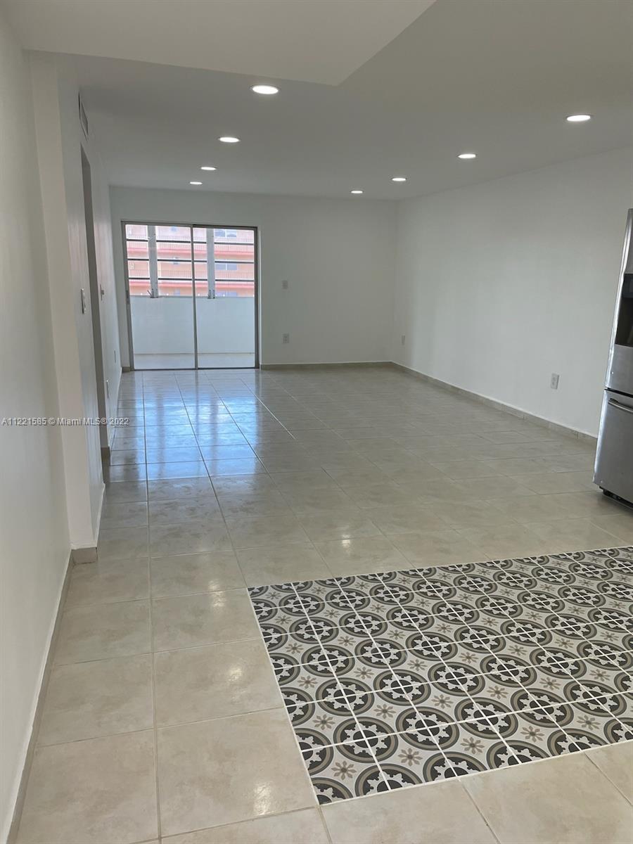 PALM-EAST GARDENS CONDO - Residential