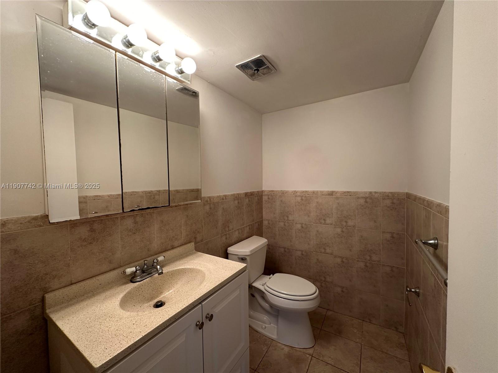 APOLLO CONDO - Residential